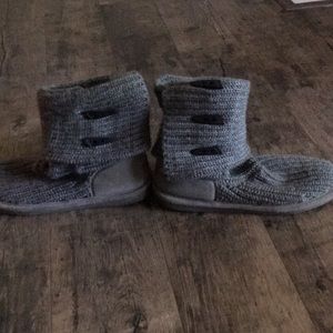 Gray bear paw knitted boots